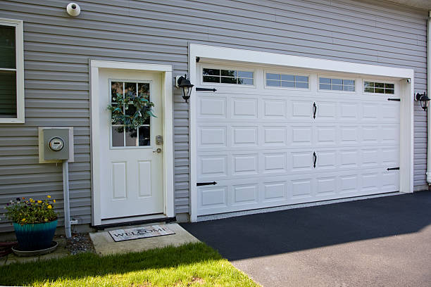 24/7 Emergency Garage Door Panel Replacement experts in Dunstan, ME